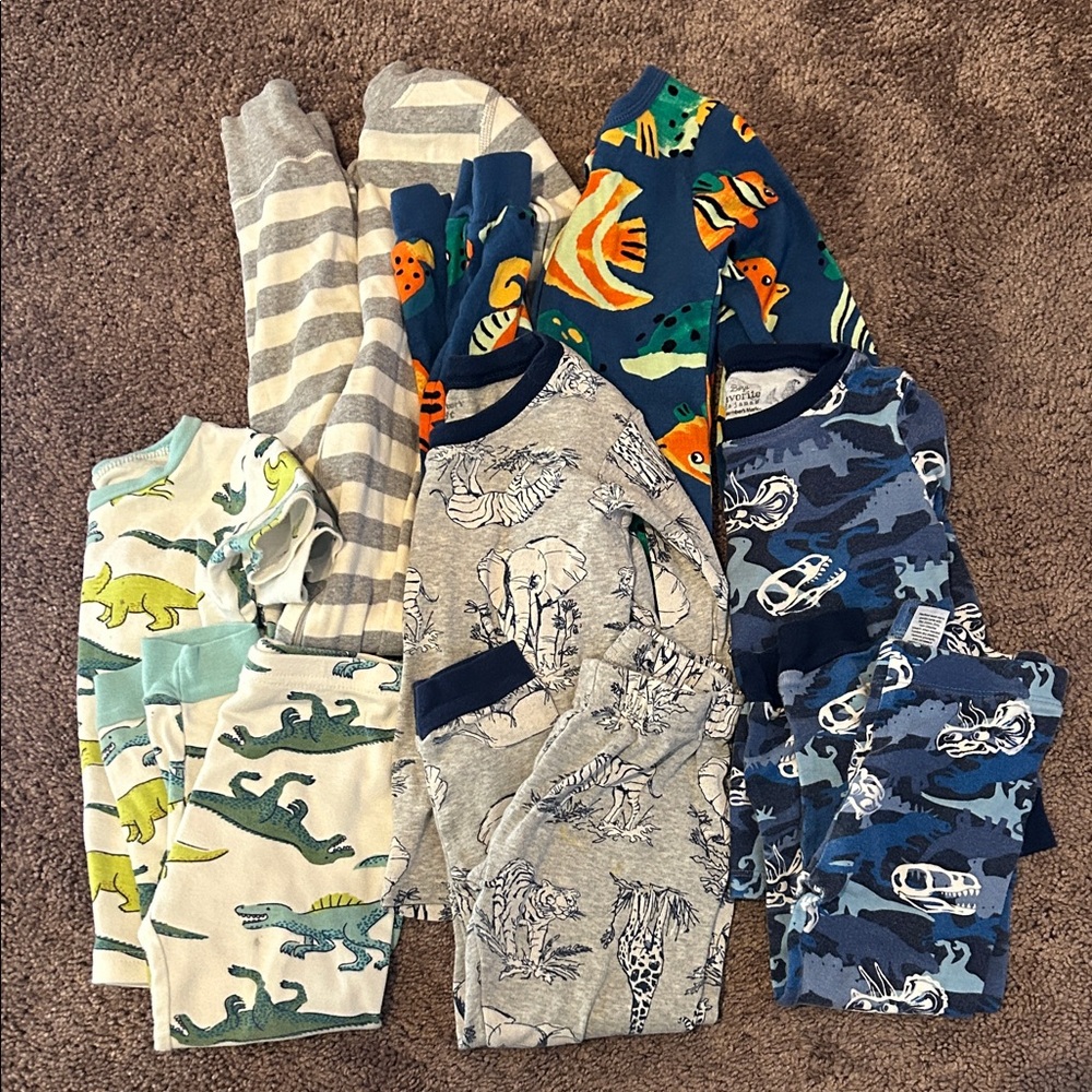 Toddler boys 3T 2 piece sets and zip up Jammies bundle!